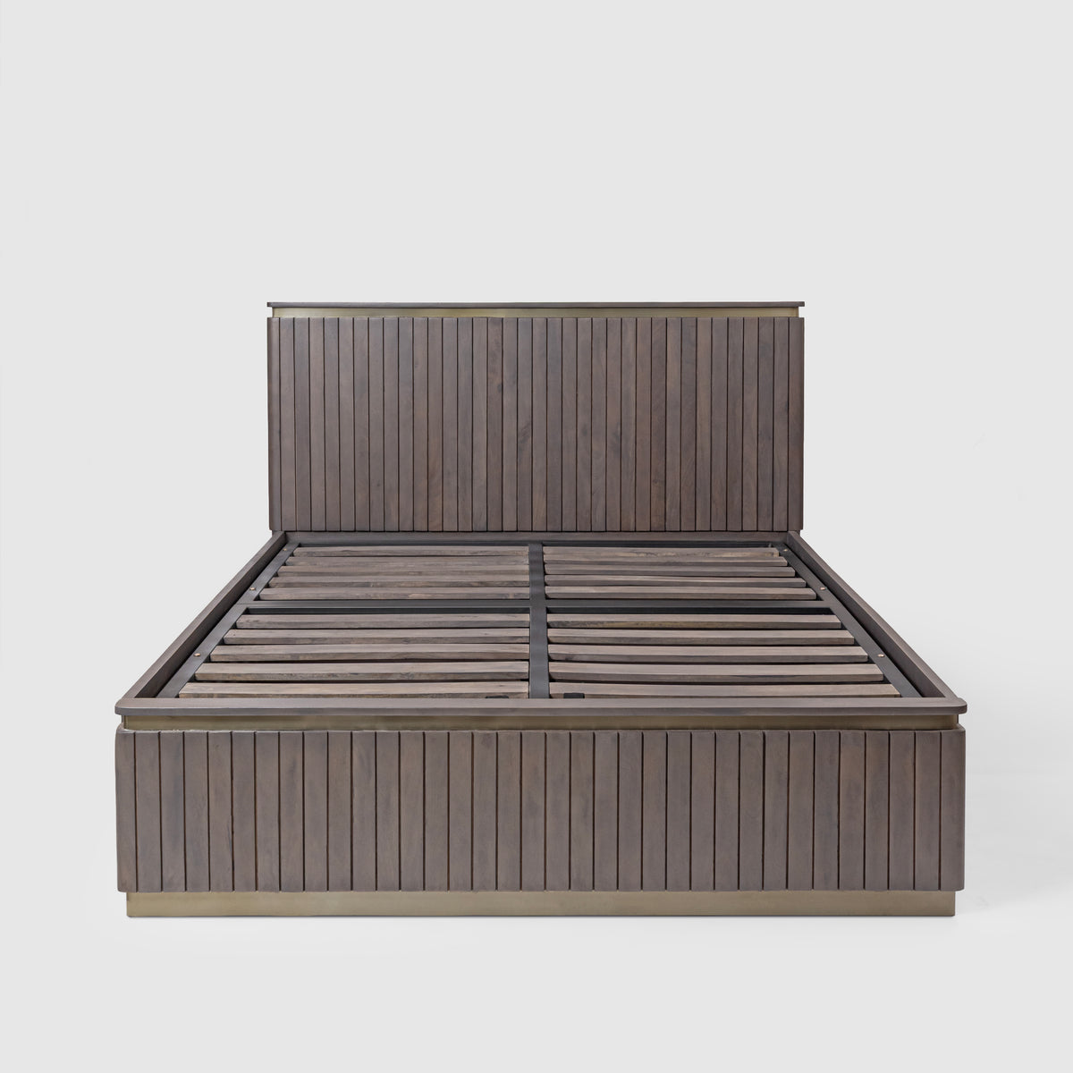 Metal frame, solid mango wood slats