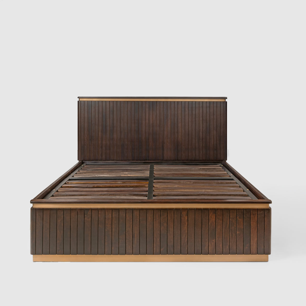 Metal frame, solid mango wood slats